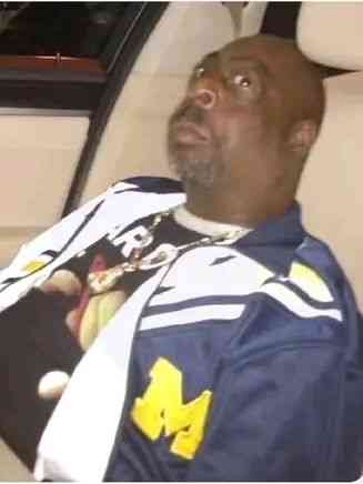 My brain giving me random task to complete 

"Don't blink your eyes untill the 5 vehicles passes the tall building | MirrorLog